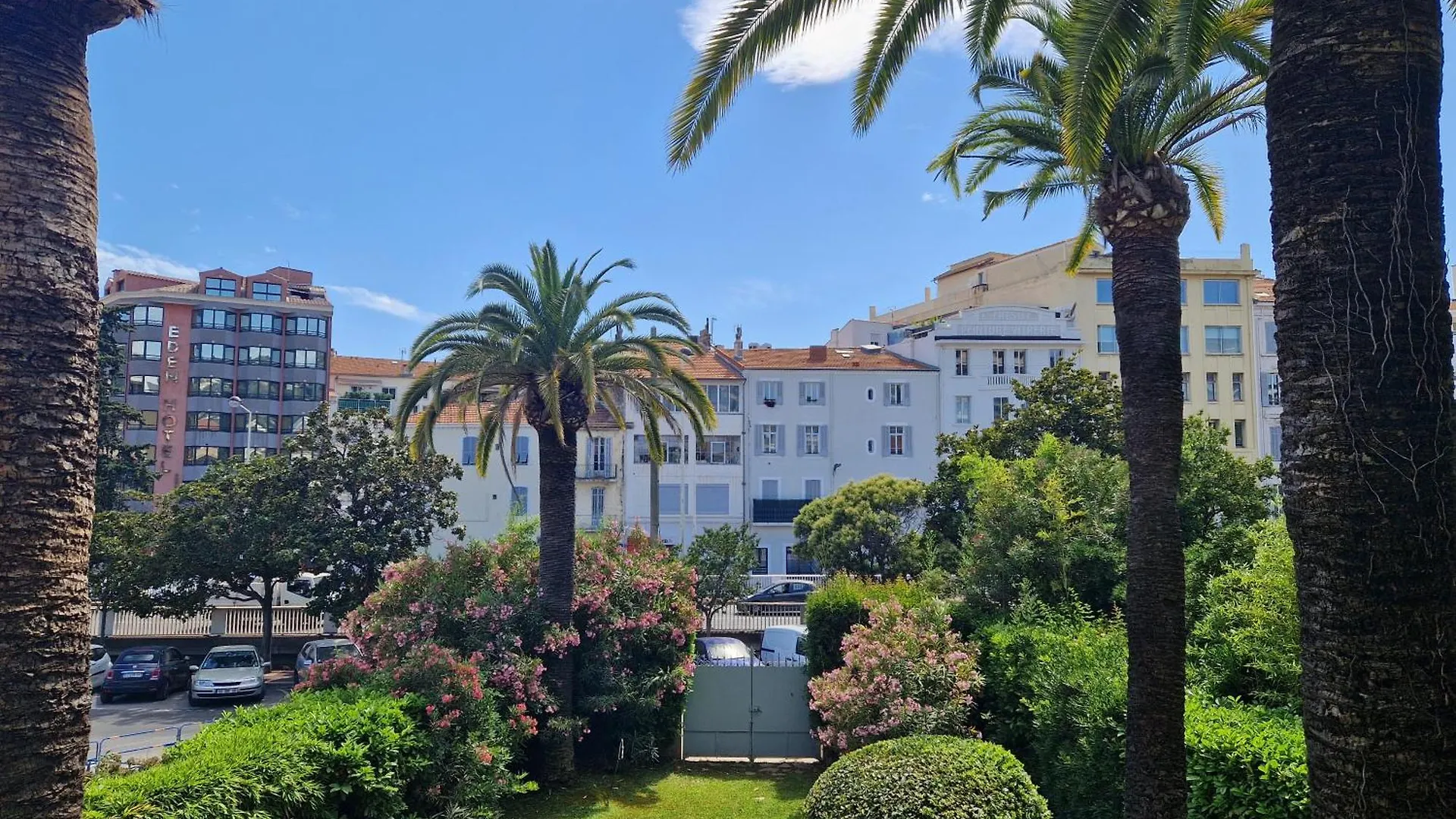 Cannes Pres Croisette Beau 2 Pieces 3 Etoiles 0*,  France