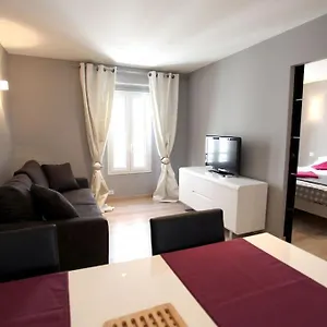 A 100 Metres Du Palais Et Des Plages Appartement